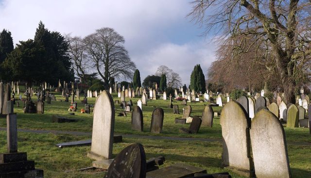 1200px-Welford_Road_Cemetery_wide_view